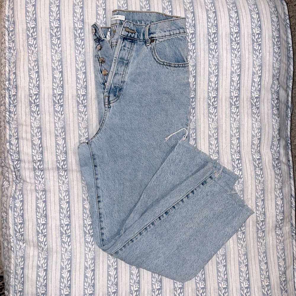 High rise 90’s mom jeans